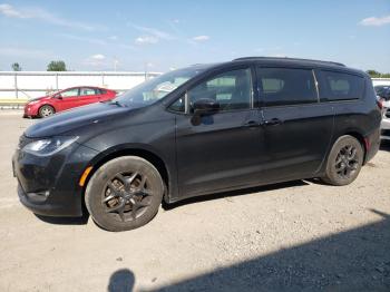  Salvage Chrysler Pacifica