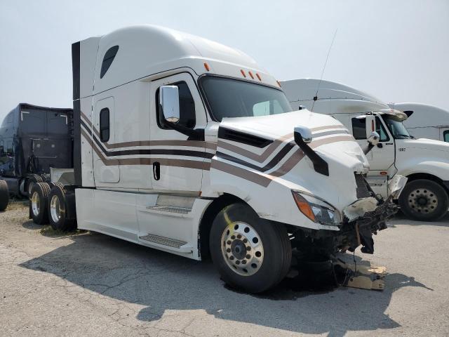  Salvage Freightliner Cascadia 1