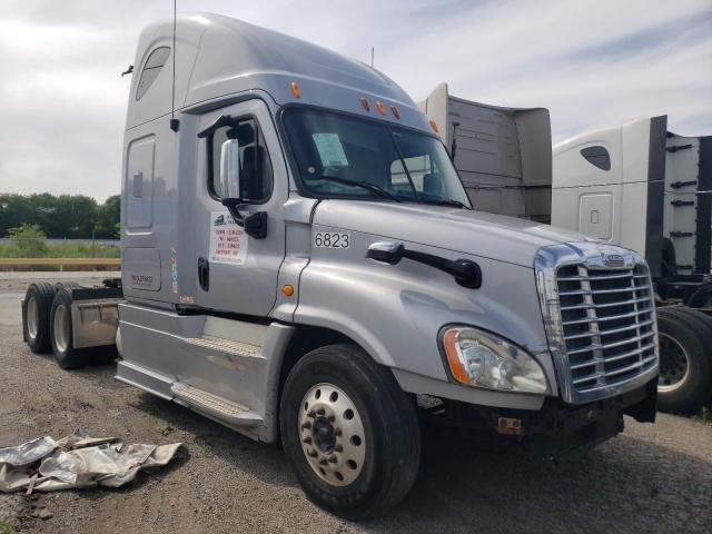  Salvage Freightliner Cascadia 1