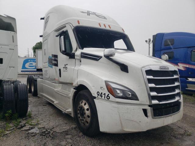  Salvage Freightliner Cascadia 1