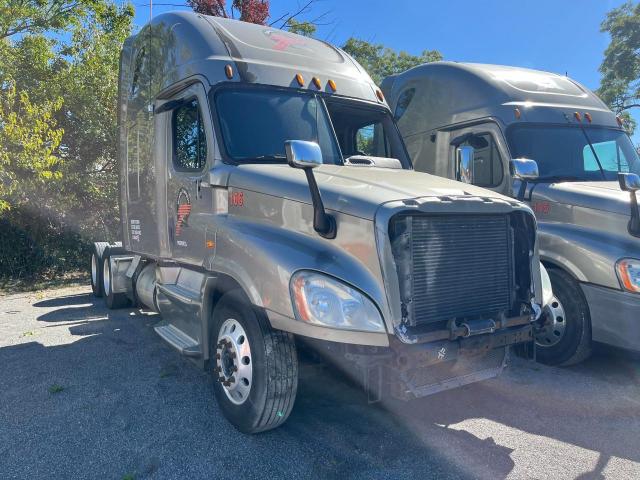  Salvage Freightliner Cascadia 1