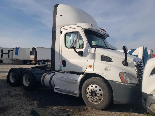  Salvage Freightliner Cascadia 1