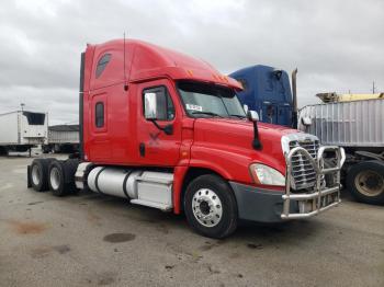  Salvage Freightliner Cascadia 1