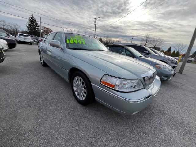  Salvage Lincoln Towncar