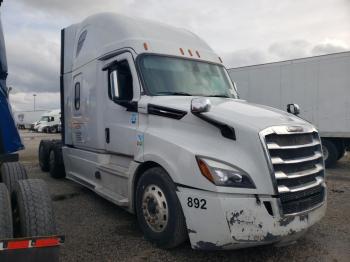  Salvage Freightliner Cascadia 1