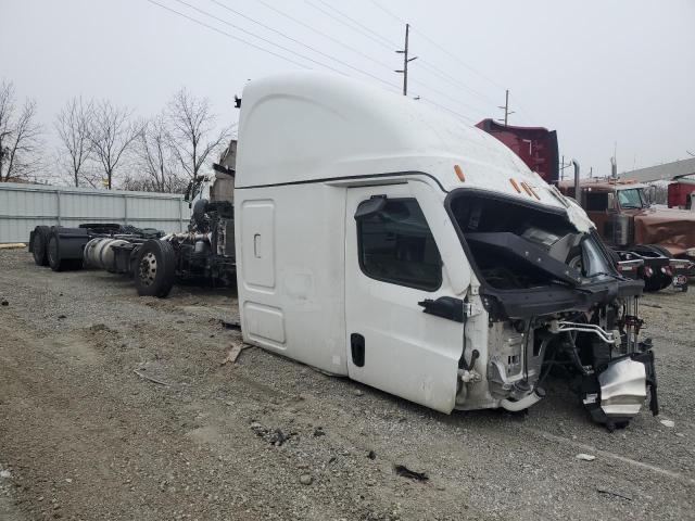  Salvage Freightliner Cascadia 1