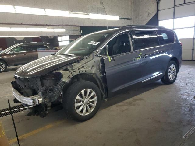  Salvage Chrysler Pacifica