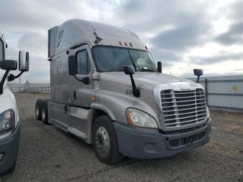  Salvage Freightliner Cascadia 1