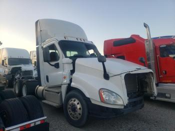  Salvage Freightliner Cascadia 1