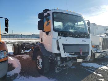  Salvage Peterbilt 220