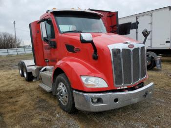  Salvage Peterbilt 579
