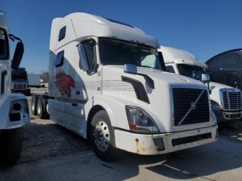  Salvage Volvo Vnl
