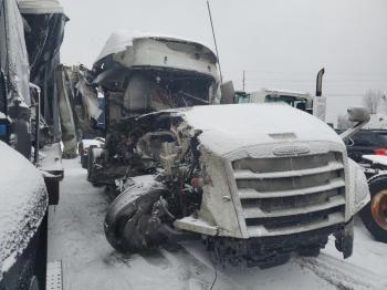  Salvage Freightliner Cascadia 1