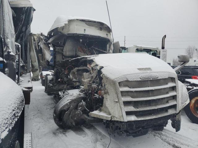  Salvage Freightliner Cascadia 1