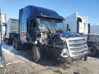  Salvage Freightliner Cascadia 1