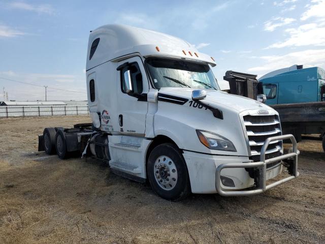  Salvage Freightliner Cascadia 1