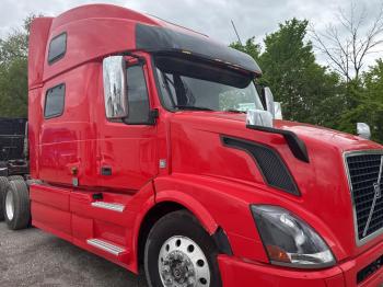  Salvage Volvo Vn