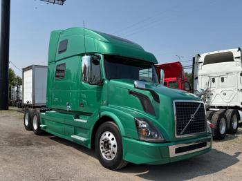  Salvage Volvo Vn