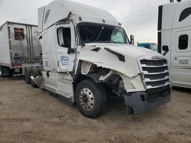 Salvage Freightliner Cascadia 1