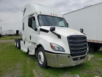  Salvage Freightliner Cascadia 1