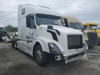  Salvage Volvo Vnl