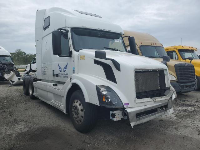  Salvage Volvo Vnl