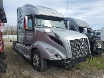 Salvage Volvo Vn