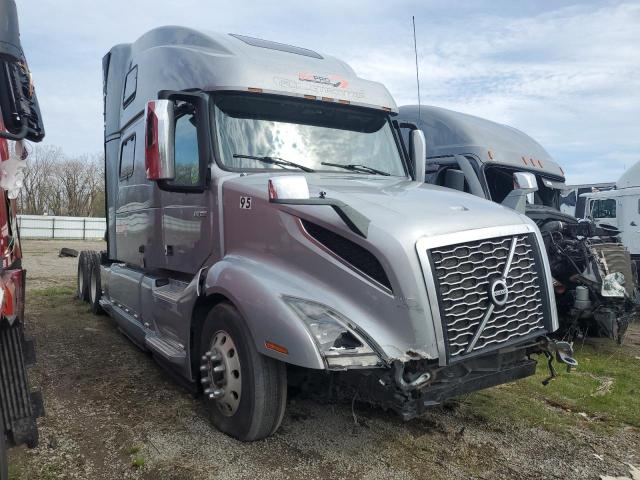  Salvage Volvo Vn