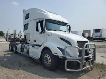  Salvage Volvo Vnl