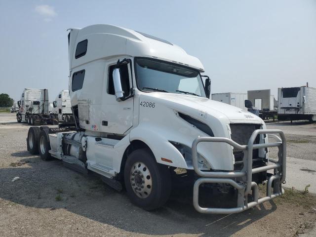 Salvage Volvo Vnl