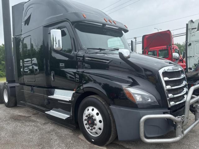  Salvage Freightliner Cascadia 1