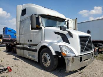  Salvage Volvo Vnl