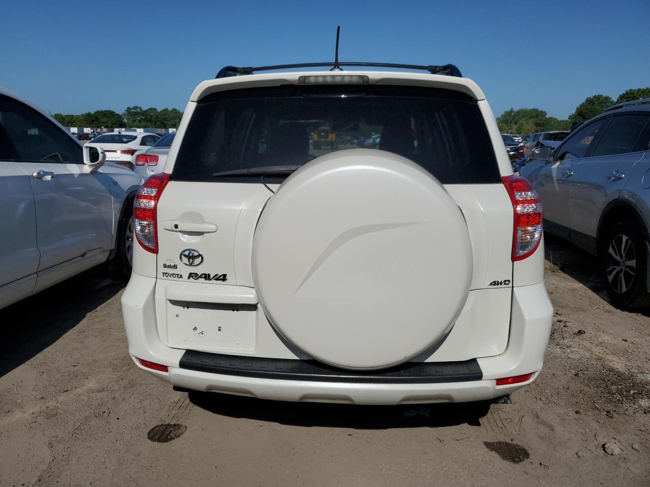 Toyota RAV4 Limited Image 6