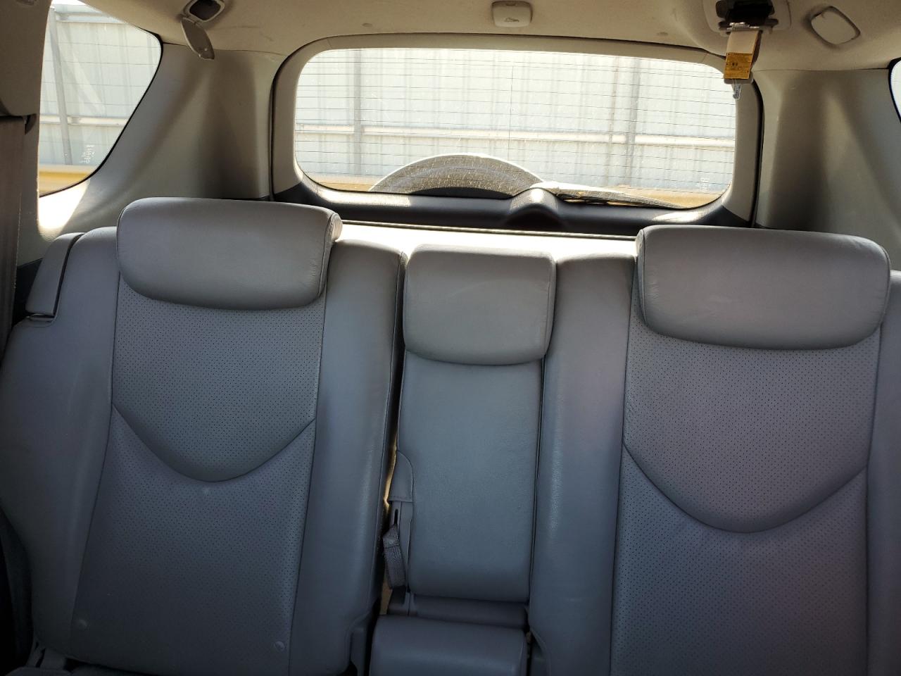 Toyota RAV4 Limited Image 8