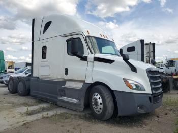  Salvage Freightliner Cascadia 1