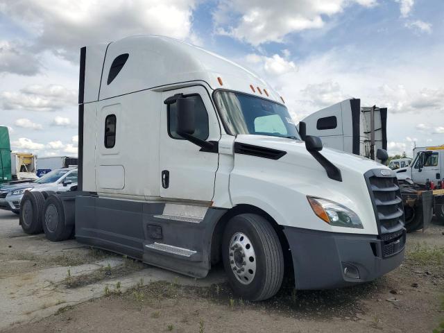  Salvage Freightliner Cascadia 1