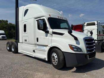  Salvage Freightliner Cascadia 1