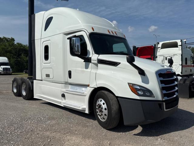  Salvage Freightliner Cascadia 1