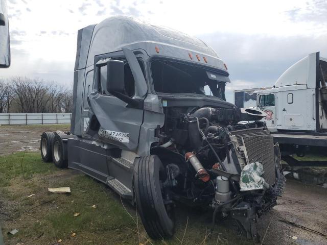  Salvage Freightliner Cascadia 1