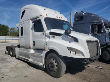  Salvage Freightliner Cascadia 1