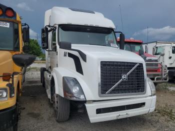  Salvage Volvo Vnl