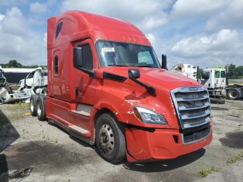  Salvage Freightliner Cascadia 1