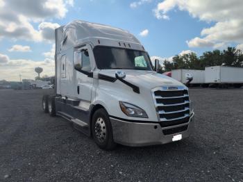  Salvage Freightliner Cascadia 1