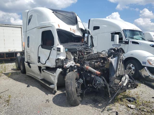  Salvage Freightliner Cascadia 1
