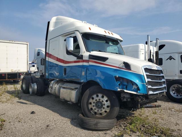  Salvage Freightliner Cascadia 1