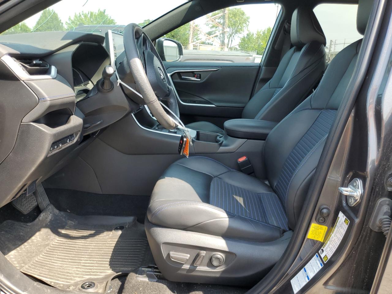 Toyota RAV4 Xse Image 13