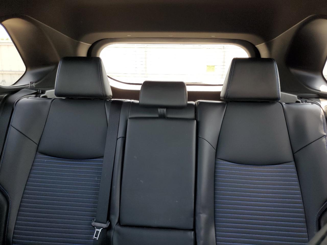 Toyota RAV4 Xse Image 7