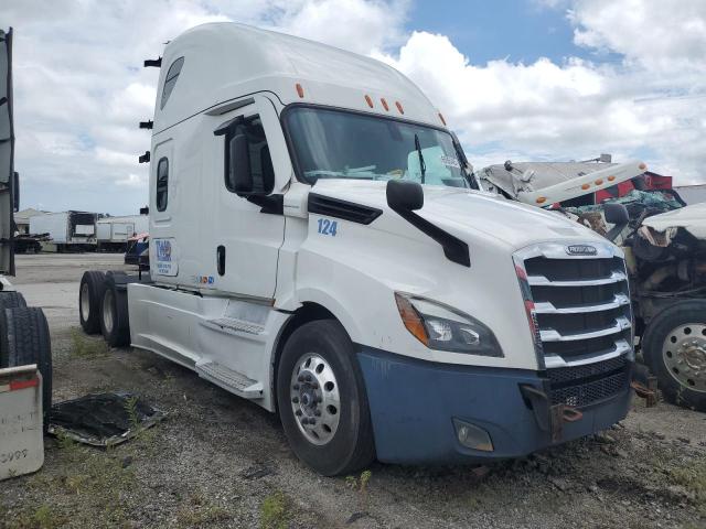  Salvage Freightliner Cascadia 1