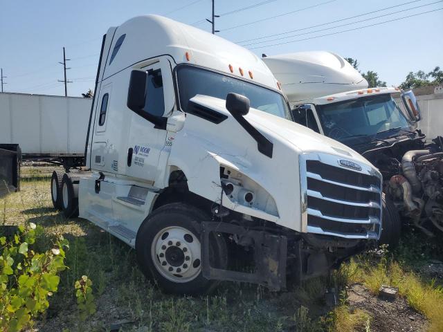  Salvage Freightliner Cascadia 1
