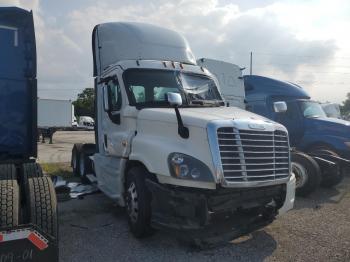  Salvage Freightliner Cascadia 1